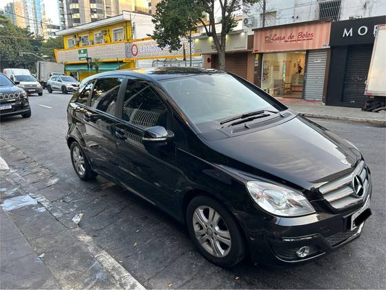 MERCEDES-BENZ B 180 1.7 FAMILY PLUS 8V GASOLINA 4P AUTOMÁTICO